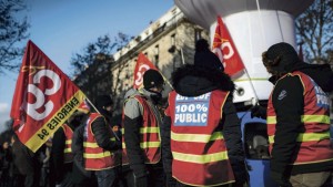 Manifestants de CGT énergie EDF GDF 100% PUBLIC - Paris - 14 décembre 2018 - Manifestation unitaire CGT, FO, FSU, Solidaires, UNEF