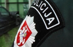 policija_rankove_zenklas